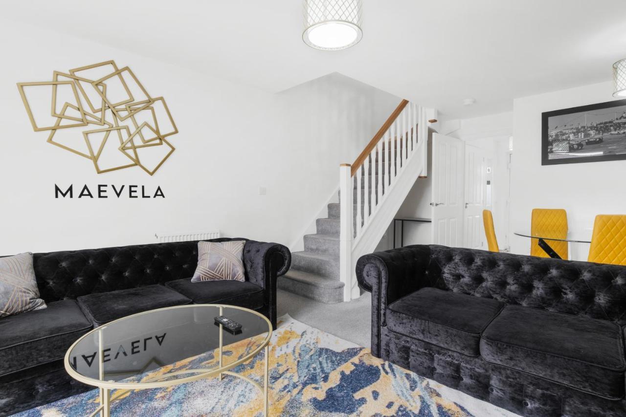 Luxury 2 Bed House City Centre ✘ Bbq & Garden ☆ Family Friendly→ Swingball & Outdoor Furniture - Free Parking → With 50 Inch Smart Tv, Free Netflix & Wifi ✘ Comfy Seating Area - By Maevela Бирмингам Екстериор снимка