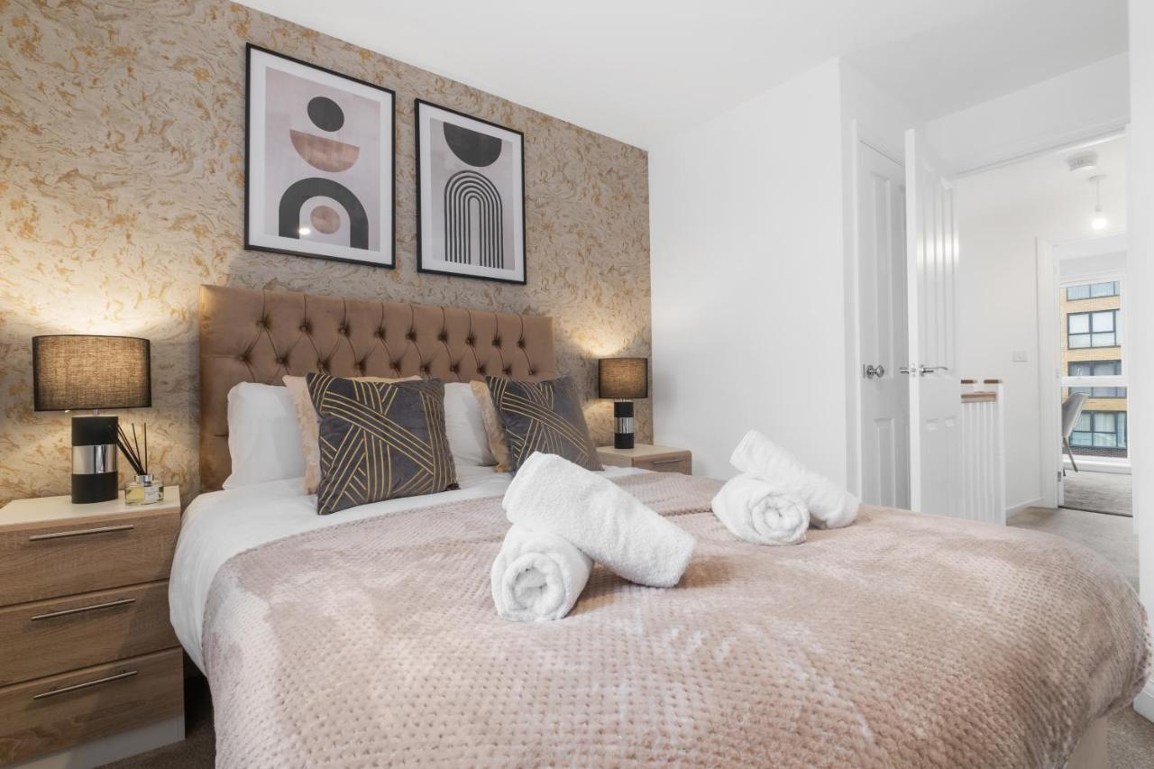 Luxury 2 Bed House City Centre ✘ Bbq & Garden ☆ Family Friendly→ Swingball & Outdoor Furniture - Free Parking → With 50 Inch Smart Tv, Free Netflix & Wifi ✘ Comfy Seating Area - By Maevela Бирмингам Екстериор снимка